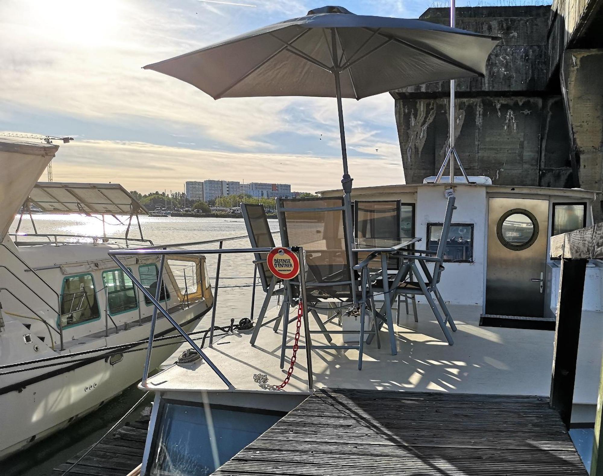 Le Bateau Ivre Hotel Bordeaux Exterior photo